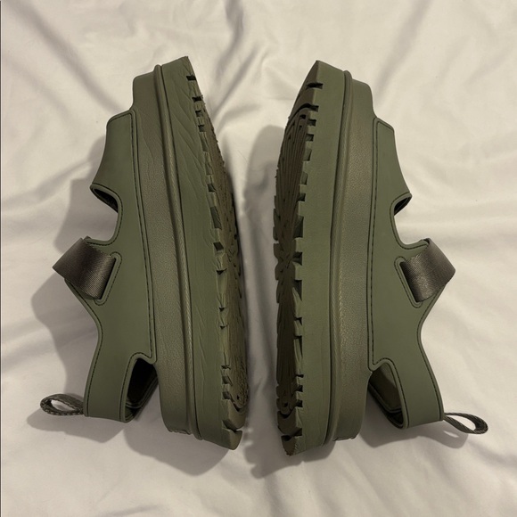 UGG GoldenGlow Platform Sandals - Shaded Clover, 9 - Picture 7 of 11